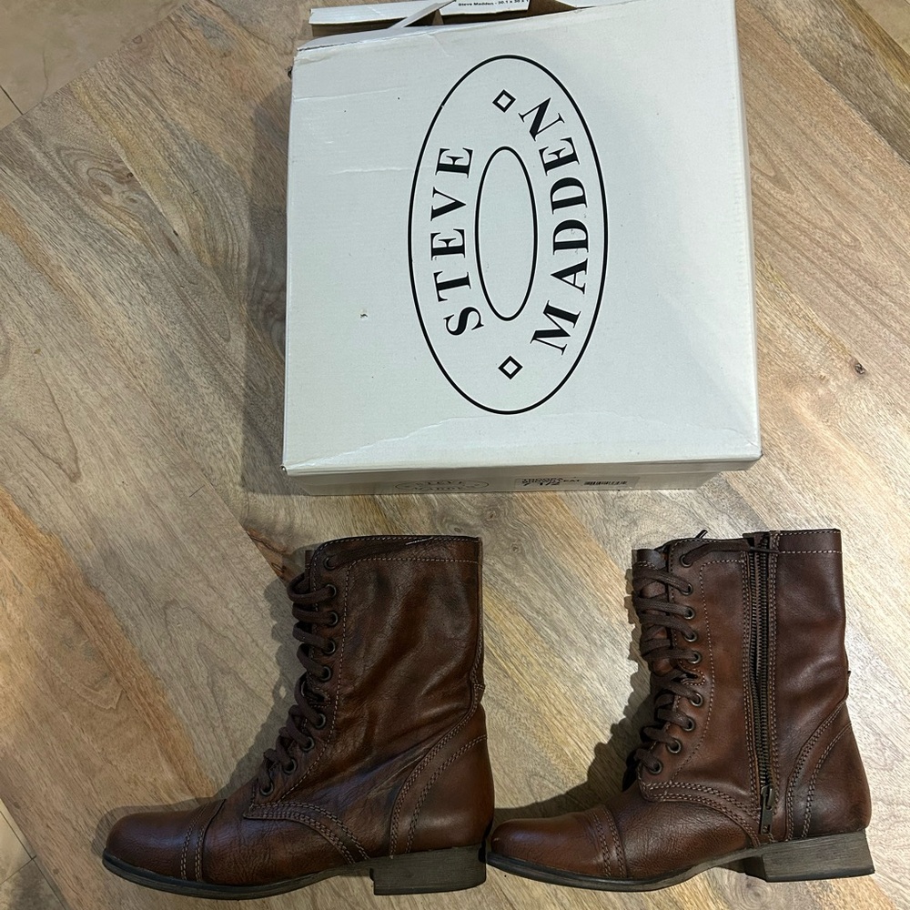 Steve Madden Women’s Dark Brown Lace-Up Boots